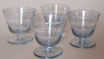 Quatro tacinhas antigas com filetes em branco e delicada lapidação na cor cinza medindo 7x8 cm.