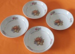 Quatro delicados bowls antigos em porcelana schmidt com filetes dourados e flores e frutas medindo 14x4 cm.