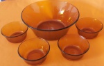 Conjunto de sobremesa duralex para quatro pessoas medindo 24x9 e 10x5 cm.