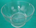 Bowl saladeira em vidro transparente medindo 17x9x12 cm.