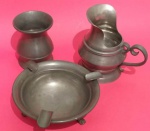 Jarro , vaso e cinzeiro em estanho medindo 12x8,9x6 e 13x5 cm.
