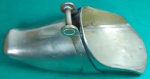 Estribo de pé montaria antigo em metal medindo 22x8 cm
