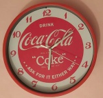 Relógio de parede Coca-cola medindo 23x23 cm. Não testado.