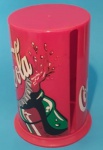Papeleira antiga em plástico duro com símbolo da Coca-cola medindo 9x16x12 cm.