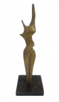 TONNY -ANTIGA ESCULTURA EM BRONZE REPRESENTANDO NU FEMININO COM BASE EM MÁRMORE. ASSINADA. MEDINDO 44 X 8 X 6 CM E A BASE 15 X 15 CM