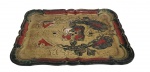 ANTIGA BANDEJA VENEZIANA EXECUTADA EM MADEIRA. MARCAS DO TEMPO E USO. CONFORME FOTOS. MEDINDO 26 X 35.5 CM