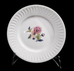 ANTIGO PRATO DE COLEÇÃO EM PORCELANA PORTUGUESA DECOR EVA COM DECORAÇÃO FLORAL. COLOCADO ARAME COM MASSA PARA PENDURAR O PRATO NA PAREDE. MEDINDO 17 CM