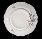 ANTIGO PRATO DE COLEÇÃO EM PORCELANA POLONESA YIELSCH WALBRZYCH COM DECORAÇÃO FLORAL. ACOMPANHA SUPORTE DE PAREDE. MEDINDO 25.5 CM