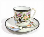ANTIGA XÍCARA DE CAFÉ EM PORCELANA ORIENTAL PADRÃO SATSUMA. MEDINDO A XÍCARA4.5 X 5 X 6 CM E O PIRES 9.5 CM