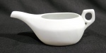 ANTIGA MOLHEIRA EM PORCELANA SCHMIDT NA COR BRANCA. PEÇA MARCADA NA BASE. MEDINDO 8 X 8 X 18 CM