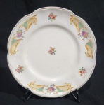 ANTIGO PRATO DE COLEÇÃO EM PORCELANA INDUSTRIAS MATARAZZO. DECORAÇÃO FLORAL. MEDINDO 22.5 CM