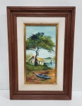 MARIA AUGUSTA - ANTIGO QUADRO ÓLEO SOBRE TELA " CASARIO COM BARCO ". MEDINDO A MOLDURA 46 X 32 CM