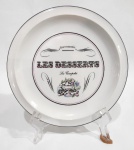 ANTIGO PRATO DE COLEÇÃO EM PORCELANA FRANCESA DE GIEN. DECORAÇÃO GOURMET. COLOCADO ARAME COM MASSA PARA PENDURAR O PRATO. MEDINDO 19.5 CM
