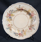 ANTIGO PRATO DE COLEÇÃO EM PORCELANA INGLESA MARCA DUCAL RICAMENTE DECORADO COM FLORES. MEDINDO 25.5 CM