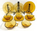 VERECO ( FRANCE )  - LOTE COM PEÇAS  AVULSAS:  3 PRATOS SOBREMESA ( 2 COM BICADINHOS ) 19 CM; 1 XÍCARA DE CHÁ  MEDINDO 6 X 13 X 10.5 CM ; 3 PIRES DE CAFÉ MEDINDO 13 CM E 4 XÍCARAS DE CAFÉ MEDINDO 4.5 X 10.5 X 9 CM