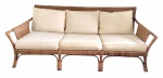 Sofá 3 lugares em bambu e rattan com almofadas removíveis revestidas com tecido - 81x206x85 cm.