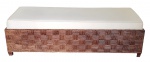 Sofá baú em rattan com assento estofado revestido com tecido - 52x181x70 cm.