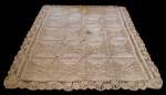 Tapete em cizal - 273x249 cm - com alguns pontos rompidos.
