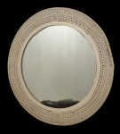 Espelho 47 diam  - com moldura de rattan pintado 57 diam - com desgastes na pintura e mancha de oxidação.