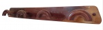Suporte em madeira envernizada - 10x79x11 cm - com desgastes no verniz.
