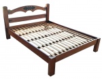 Cama de casal em madeira com acabamento em metal - 91x148x196 cm - e 184x140 cm o colchão - Faltando pequeno pedaço da madeira próximo ao parafuso de um dos travessões.