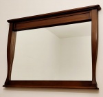Espelho 64x103 cm - com moldura de madeira envernizada 85x114 cm - com pequenos pontos de oxidação.