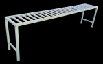 Bancada vazada em ferro tubular pintado - 57x290x50 cm - necessitando limpeza e com desgastes na pintura