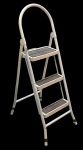 SPL - Escada em metal pintado - 105x40x53 cm - com desgastes do uso.