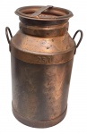 LAMBARI MINAS - Antiga, grande e pesada leiteira em cobre - 25L - 51x31x29 cm - com desgastes do tempo, patina natural na parte de dentro e necessitando limpeza.