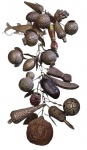 Antigo balangandã de parede em metal, madeira e material natural - 60x32 cm - alguns deles com leves amassados.