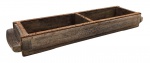 Antiga forma para tijolos em madeira maciça com acabamentos em metal - 07x57x14 cm - com desgastes do tempo e do uso.