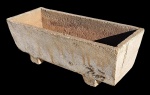 Vaso em concreto - 23x61x26 cm - com desgastes do uso.