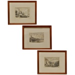 Paisagens Europeias - Conjunto com 3 gravuras antigas. 8 x 12 cm (MI). 20 x 24 cm (ME). Molduras em tons de madeira escura, que trazem um toque aconchegante e tradicional. Manchas de oxidação.