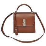 SALVATORE FERRAGAMO Modelo Boxyz - Bolsa satchel em couro marrom com ferragens prateadas. 28 x 20 x 11 cm / 75 x 20 x 11 cm.