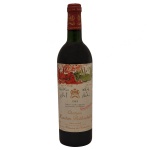 Vinho tinto francês Château Mouton Rothschild da safra de 1989, classificado como Classé Premier Cru de 1973 da região de Pauillac, em Bordeaux. Rótulo apresenta uma arte do pintor alemão Georg Baselitz. Blend composto majoritariamente por Cabernet Sauvignon, com adições de Cabernet Franc e Merlot.