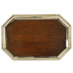 ST JAMES - Bandeja octogonal de desing clássico brasileiro de meados do século XX. Metal espessurado a prata e madeira nobre. 54 x 36 cm.
