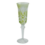 Taça de champanhe em cristal lapidado em estilo geométrico em tons de verde . 21 cm.