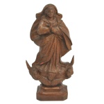 Imagem de N. Sra. da Conceição sobre nuvem com anjos em madeira entalhada e encerada. 25 x 13 x 7 cm.