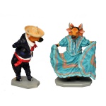 COWPARADE  Lote constando 2 figuras colecionáveis em miniatura da exposição CowParade, sendo:A) Figuras de touro modelo Toro Folklorico de 2004, apresentando touro vestido trajes tradicionais mexicanos. 8 x 9 x 7 cm B) Figura de vaca modelo Vaca Folklorico(#7710) de 2004 pela Westland Giftware reprsentadno vaca em vestido azul brilhante. 19 x 14 x 8 cm.