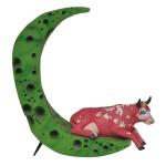 COWPARADE  Lote constando figura colecionável em miniatura da exposição CowParade, sendo: Figura colecionável modelo "Mooon Dreams" (#7250) de 2002. 17 x 14 x 4 cm.