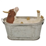 COWPARADE  Lote constando figura colecionável em miniatura da exposição CowParade, sendo:Figura colecionável de vaca intitulada "Milk Bath", criada pelo artista Celso Garcia para o evento de Guadalajara em 2007. 20 x 25 x 12 cm.