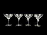 CRISTAIS, quatro (4) taças para vinho confeccionadas em cristal translucido com lapidação geométrica em baix orelevo, haste no feitio de folhagens e base circular, medindo 12,5x9,5cm, 2 bicadas na borda.