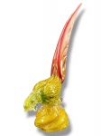 ESCULTURA, uma (1) escultura confeccionada em vidro de MURANO representando faisão, em tonalidade bicolor (amarela e vermelha) com decoração interna em pó de ouro, apresentando bicado na crina, medindo 48,5cm de altura.