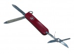 CUTELARIA, um (1) pequeno canivete multifuncional da marca VICTORINOX (tradicional fabricante suíça fundada em 1884, mundialmente conhecida por seus canivetes de bolso e utensílios de precisão), com talas em material sintético vermelho e corpo em metal, contendo lâmina, lixa e tesoura retráteis, entre outros implementos, medindo 14cm aberto.