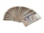 CÉDULAS, vinte e seis (26) cédulas antigas brasileiras de 50 Cruzados, Banco Central do Brasil, dispostas em conjunto, apresentando sinais de circulação e marcas do tempo.