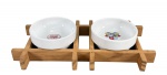 PORCELANAS, uma (1) petisqueira com duas divisórias confeccionadas em porcelana na tonalidade branca, 1 com pintura de Syndicat Du Veritable Camembert De Normandie com logotipo Normandie, e outra com brasão alemão em policromia, apoiados sobre estrutura em madeira em vazados, medindo 4,5x24,5x13,5cm.