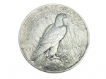 NUMISMÁTICA, uma (1) moeda de 1 dólar americano de 1923 confeccionado em PRATA DE LEI, possivelmente .900, dita PEACE DOLLAR, medindo 38,1mm e pesando 26,6g.