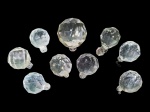 LUSTRES, nove (9) pingentes bolas para montagem ou reposição de lustres, confeccionadas em cristal translucido lapidado em facetas, alguns com pequenos bicados, maior medindo 7ccm e menor 5cm.