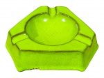 EDMUNDO COLAÇO, um (1) cinzeiro confeccionado em cerâmica vitrificada na tonalidade verde, formato sextavado, apresenta bicado na borda, medindo 4,5x20,5x17,5cm.