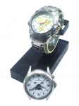 RELÓGIOS, dois (2) relógios de pulso masculinos, sendo: A) 1 da marca Tecnet, com caixa e pulseira em metal prateado, mostrador claro com três submostradores, inscrição Quartz Water Resistant, coroa e botões laterais, aro graduado e verso com inscrição Stainless Steel Back, apresentando sinais de uso e sinais de oxidação, caixa medindo 4cm e B) 1 da marca Monte Carlo, com caixa em aço prateado sem pulseira, mostrador claro com numerais romanos, janelas para dia e mês, escala de data e indicação de fases da lua, com inscrições 10 ATM no mostrador e All Stainless Steel / Water Resistant 10 ATM no verso, apresentando sinais de uso, medindo 4cm. Ambos não testados e sem garantia de funcionamento.